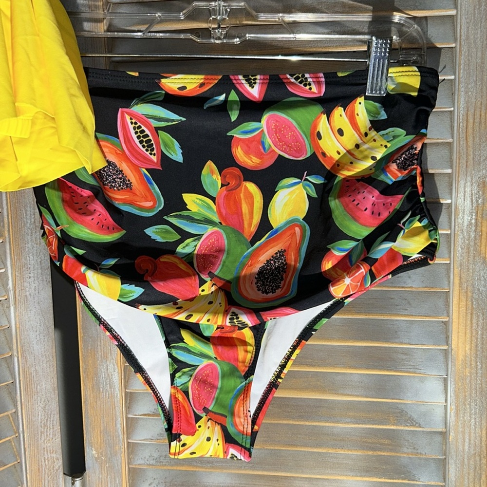 Swimsuit - Picture 3 of 4